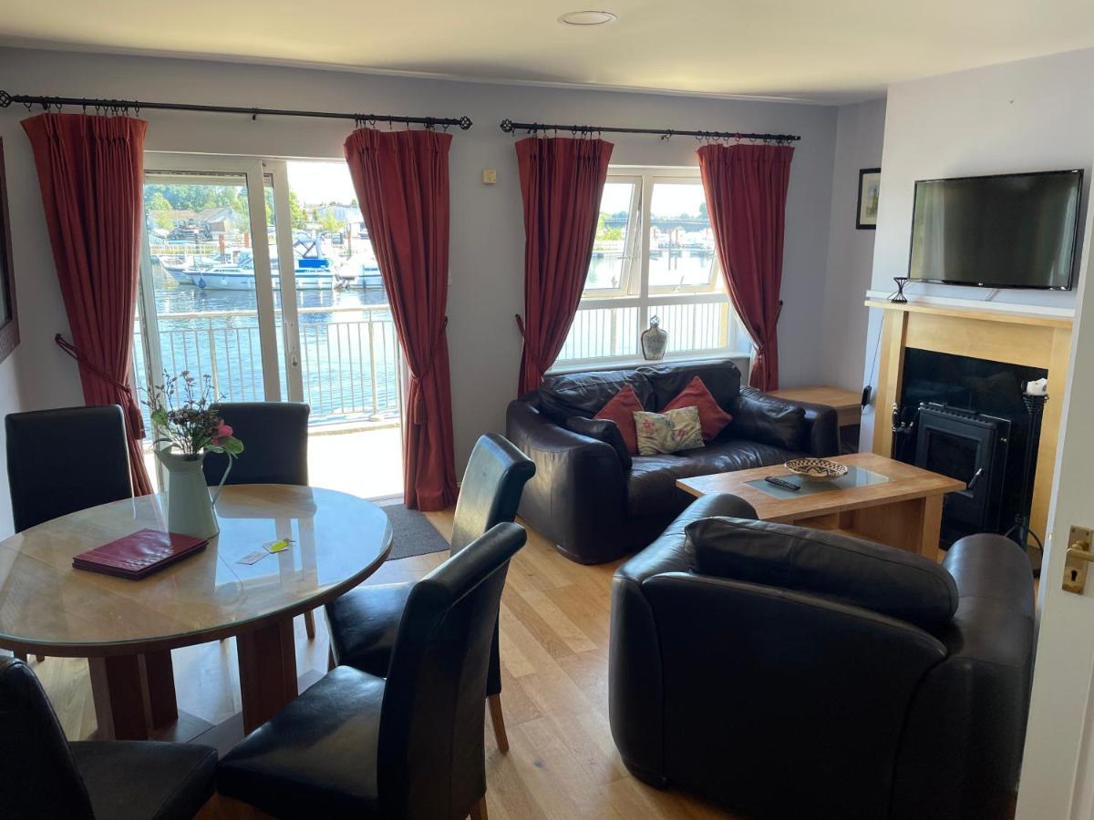 Carrick on Shannon Five Bedroom Waterfront House מראה חיצוני תמונה