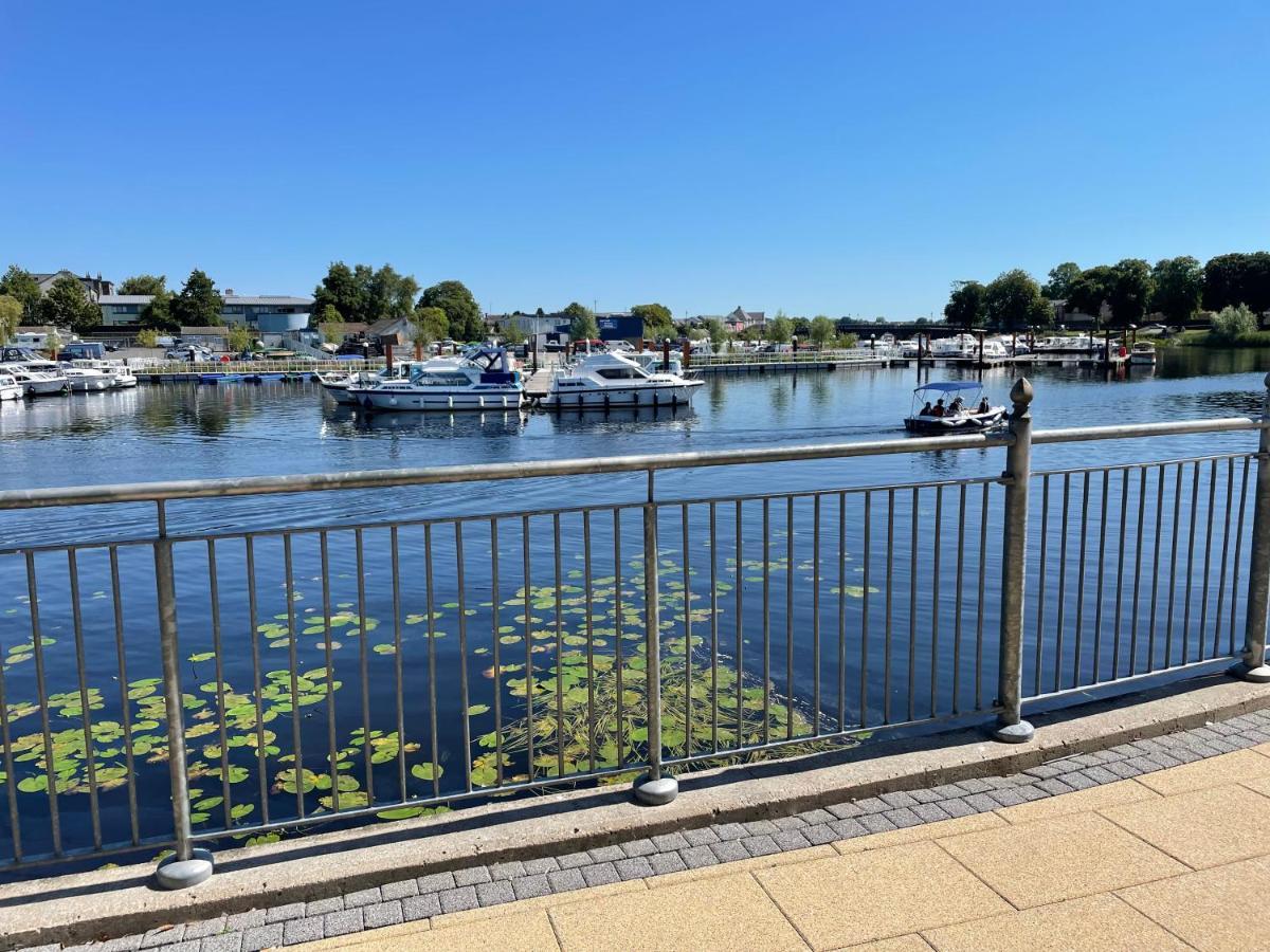 Carrick on Shannon Five Bedroom Waterfront House מראה חיצוני תמונה